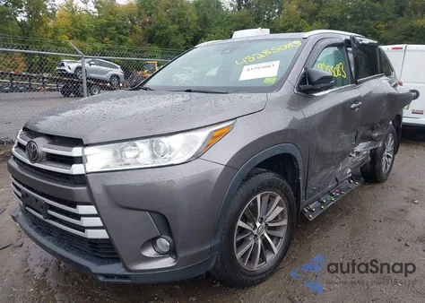 2018 Toyota Highlander Xle z USA, uszkodzony, nr VIN 5TDJZRFHXJS562496